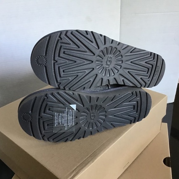 FINAL MARKDOWN! NIB ! UGG CLASSIC SHORT - Picture 7 of 7